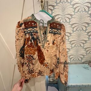 Ulla Johnson size 2 top Perfect for summer and fall.light weight.blousy sleeves